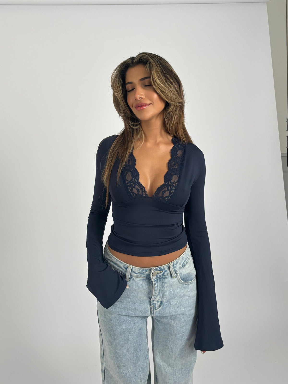 VUI Paris | NORDIQUE CHIC HAUT EN DENTELLE