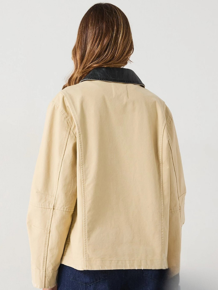 VUI Paris | VESTE INTEMPORELLE À COL CONTRASTANT