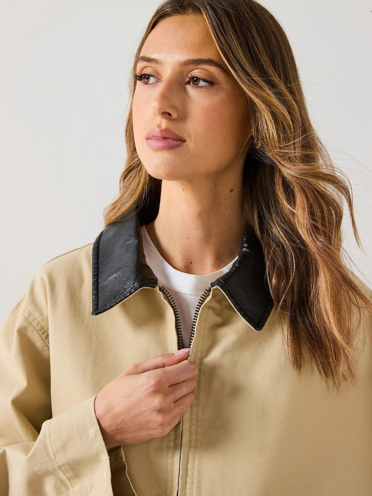 VUI Paris | VESTE INTEMPORELLE À COL CONTRASTANT